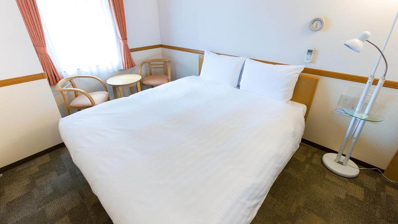 Toyoko Inn Chiba Ekimae Rum bild